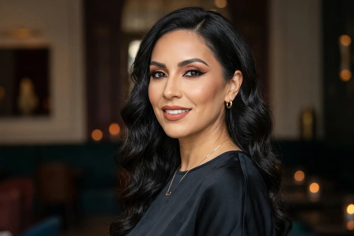 Maquillaje social glam con mayor intensidad y una estética sofisticada.